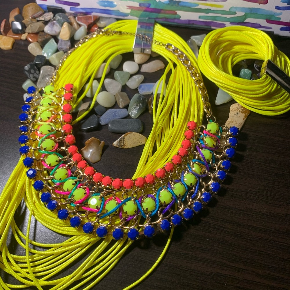 🍑Vibrant Necklace and Bracelet Set
